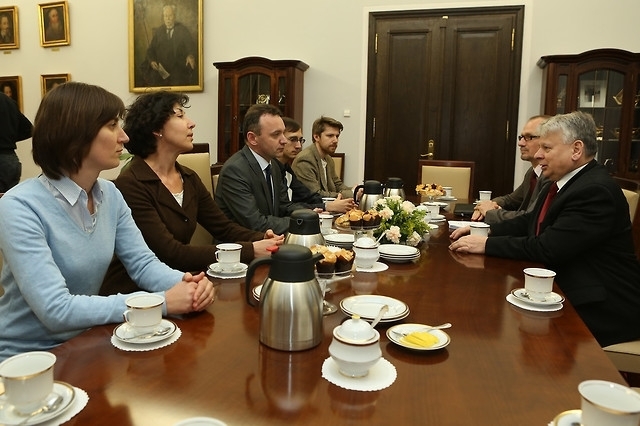 Marszałek Senatu Bogdan Borusewicz spotkał się z komitetem społecznym “Ukraińcy za UE”