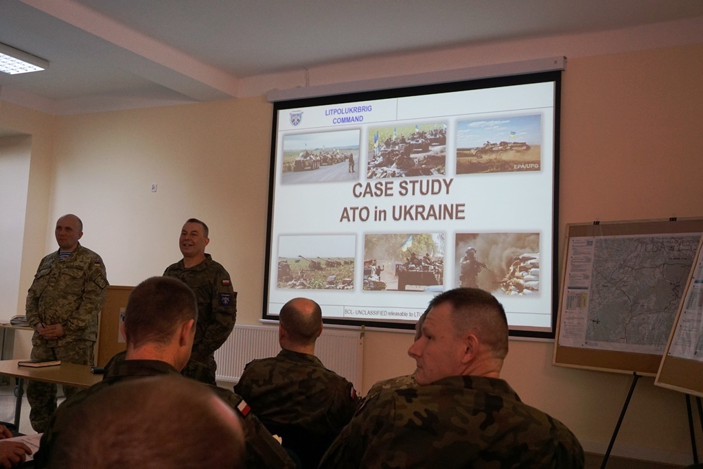 Ukraińscy oficerowie dzielą się swoimi doświadczeniami w zakresie Operacji AT